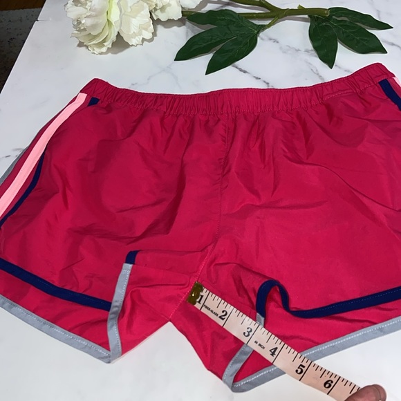 Adidas Women's AKTIV Against Cancer Shorts size Medium - Picture 7 of 16